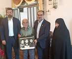 عیادت مدیرکل بنیاد مازندران از والدین سه شهید حجازی